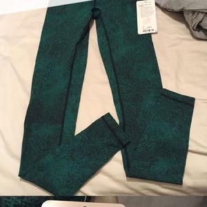 LuLulemon Yoga Pants Size 8